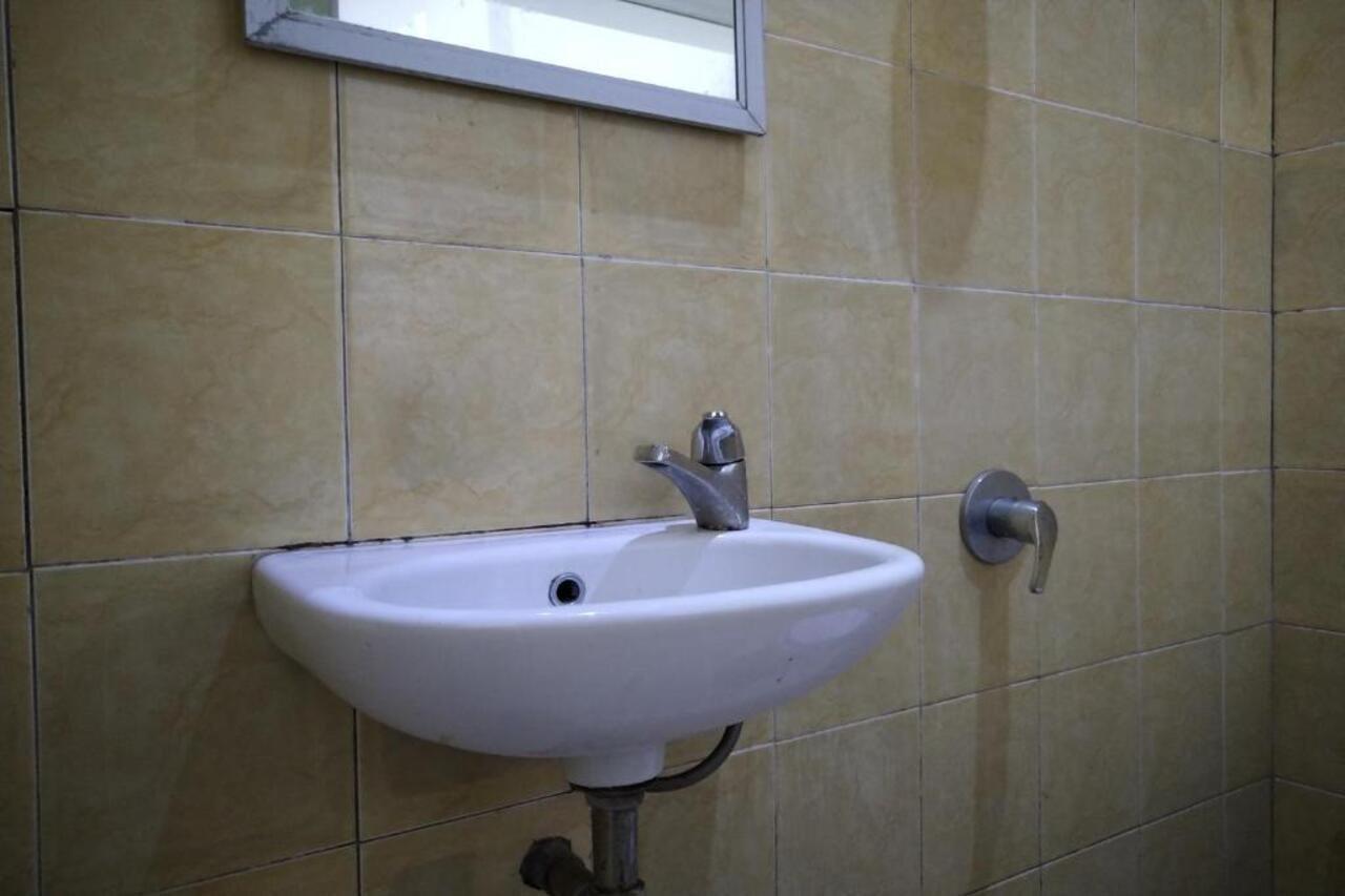 Oyo 3499 J8 Hotel Jambi Esterno foto
