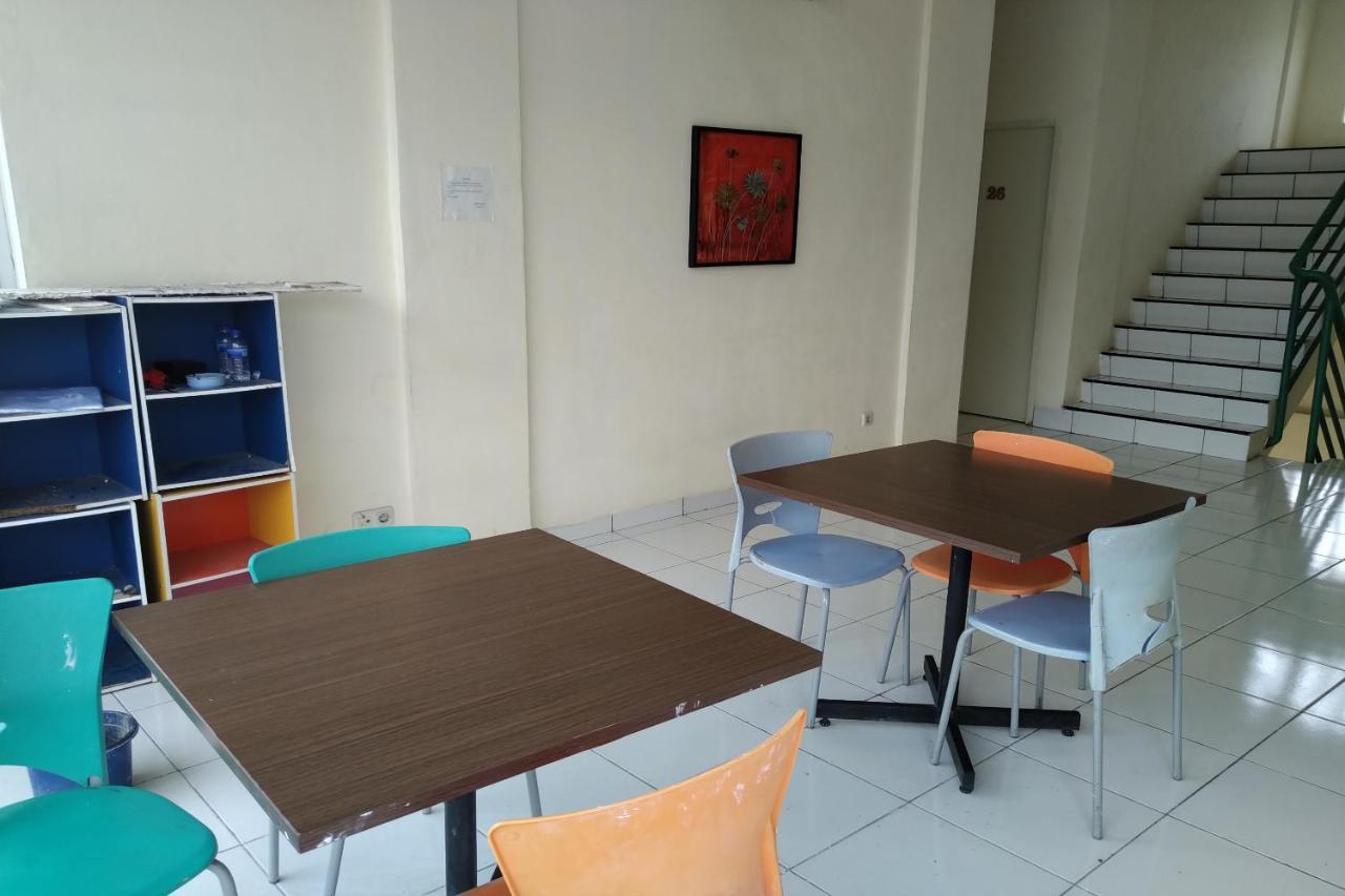 Oyo 3499 J8 Hotel Jambi Esterno foto