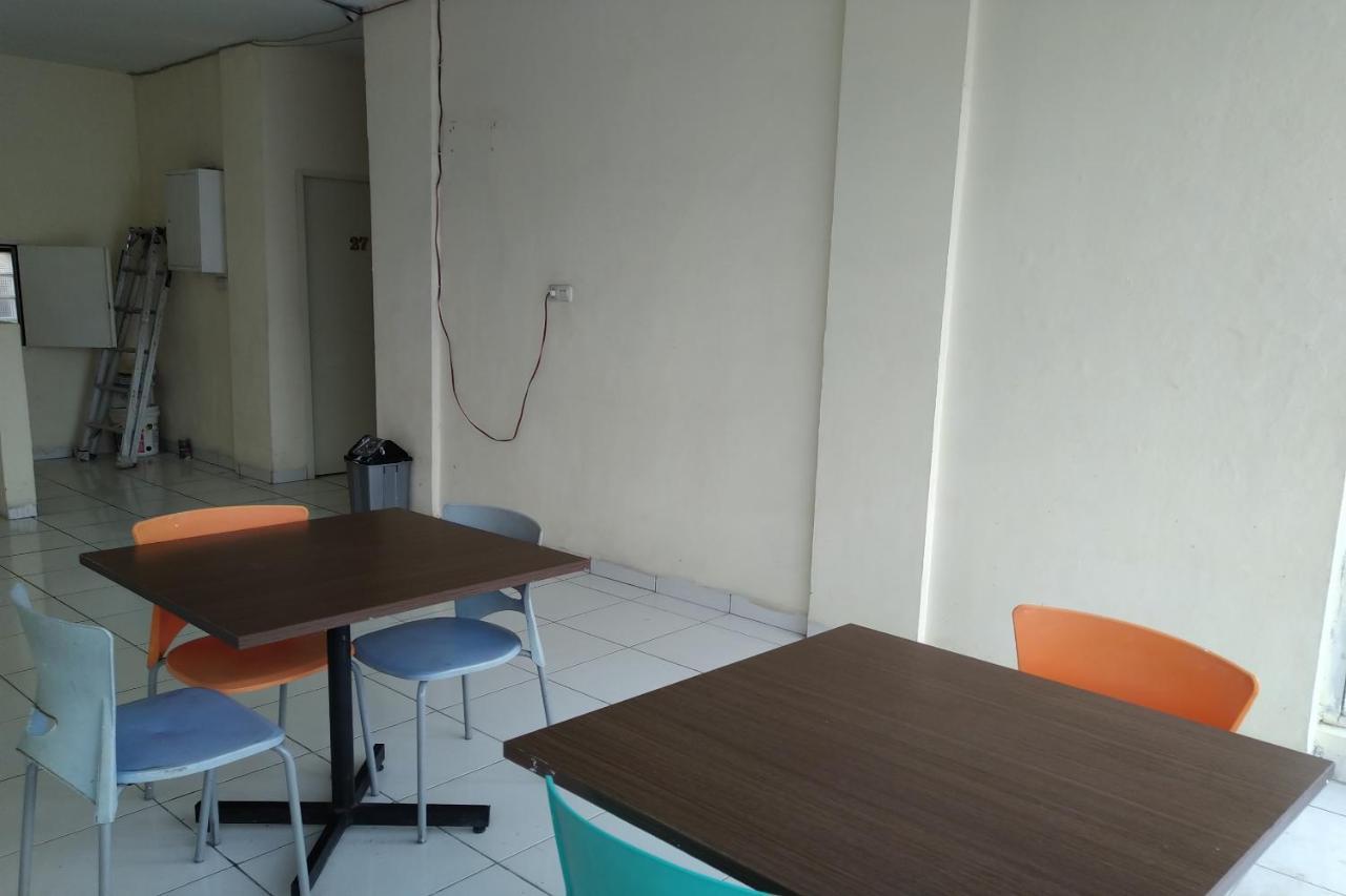 Oyo 3499 J8 Hotel Jambi Esterno foto