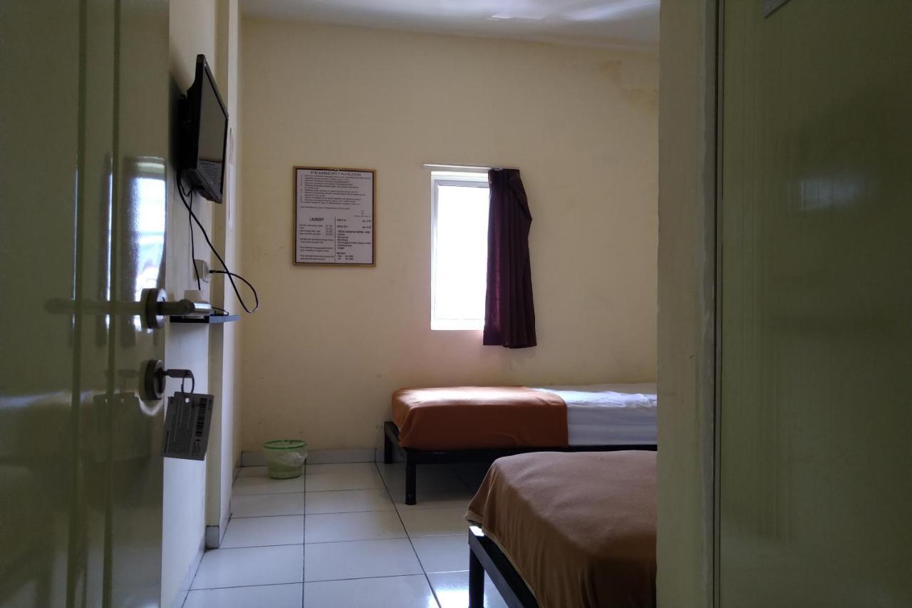 Oyo 3499 J8 Hotel Jambi Esterno foto